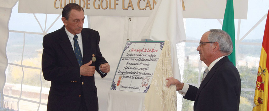 Ángel de la Riva, homenajeado por el club de golf La Cañada