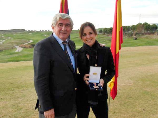 Entrega de la Medalla de Oro al Mérito y Medalla Olímpica a Beatriz Recari