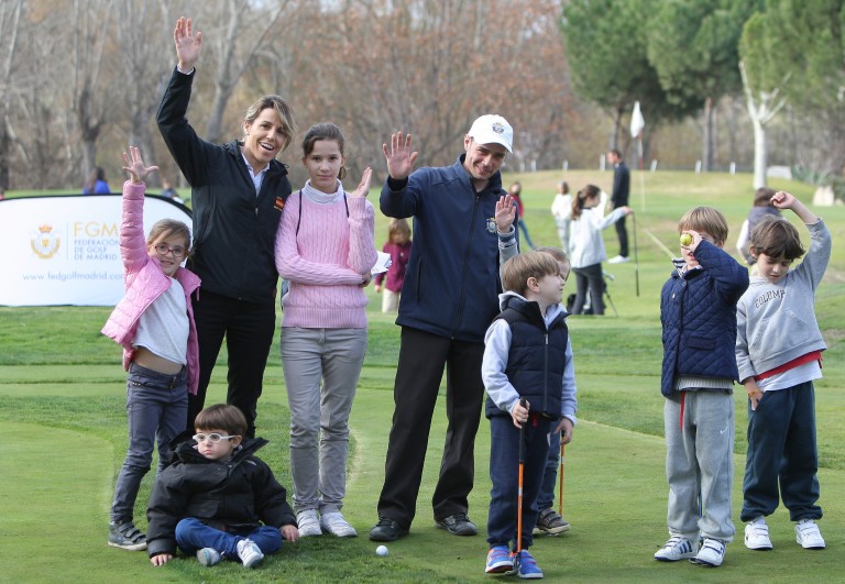 "Un niño, un libro": golf, solidaridad y valores en familia.