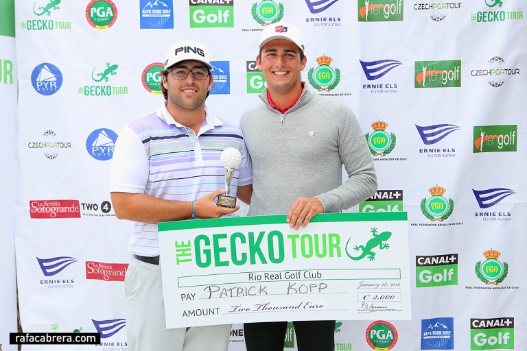 Mario Galiano, ganador del Gecko Tour en Río Real y Atalaya GCC, y Patrick Kopp, ganador profesional.