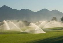 Agua reciclada o desalada riegan los campos de golf en España