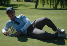Nuria Iturrioz se impone en el Santander Golf Tour de Málaga Nuria Iturrios con su trofeo de Lauro Golf