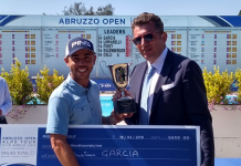 Sebastián García gana el Abruzzo Open del Alps Tour y lidera el orden del mérito Sebatián García recoge el cheque de ganador