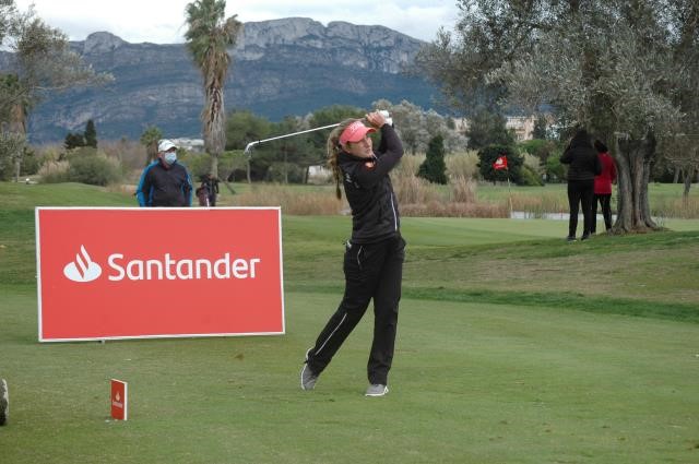Luna Sobrón llama a las puertas del triplete del Santander Campeonato de España de Profesionales Femenino
