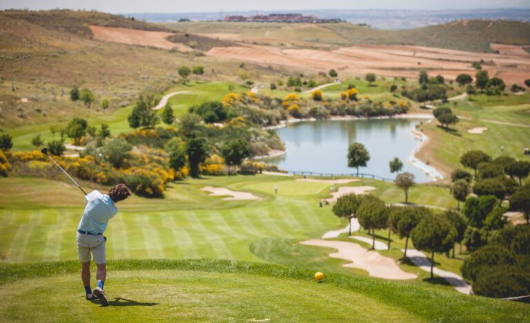 Hoyo 15 del Club de Golf Retamares, uno de los campos de la Asociación de Campos de Golf de Madrid