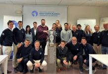 El trofreo de la Solheim Cup en la asamblea de la Asociación de campos de la C. Blanca y C. Valenciana