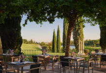 Las diez terrazas para disfrutar al aire libre en Anantara Villa Padierna Terraza sushi atardecer vista golf
